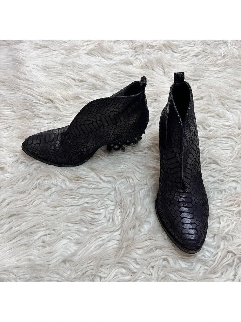 Matisse Women’s Black Leather Snakeskin Ankle Slip On Boots. Size 6